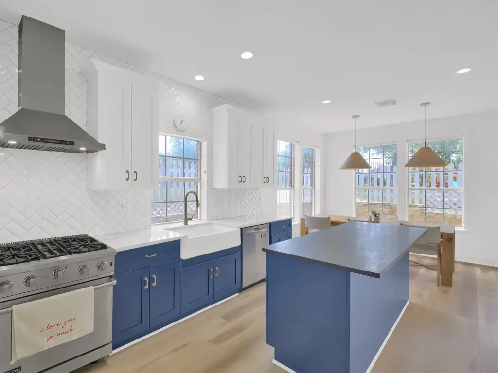 6001 Sierra Arbor Court, Austin