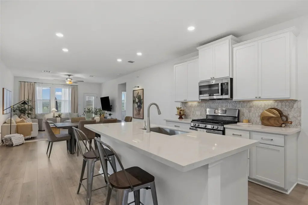858 Papaya Drive, Buda