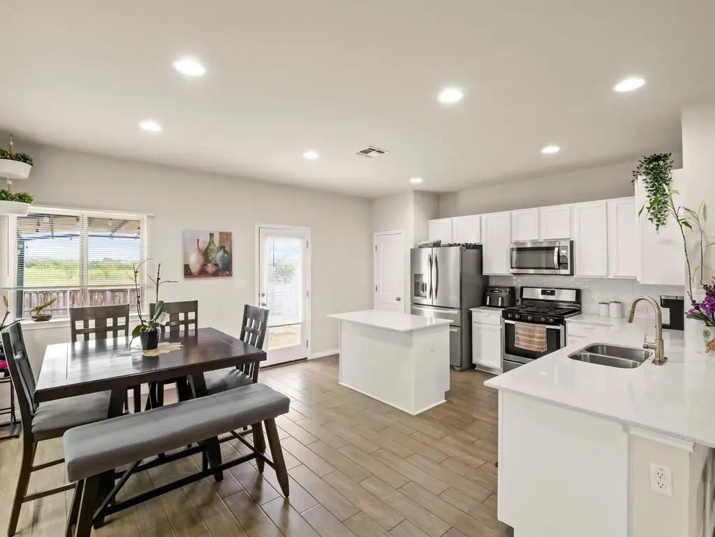 574 W Nautical Loop, Kyle