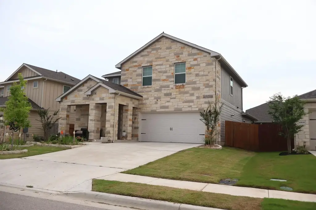 6511 Dragride Road, Buda