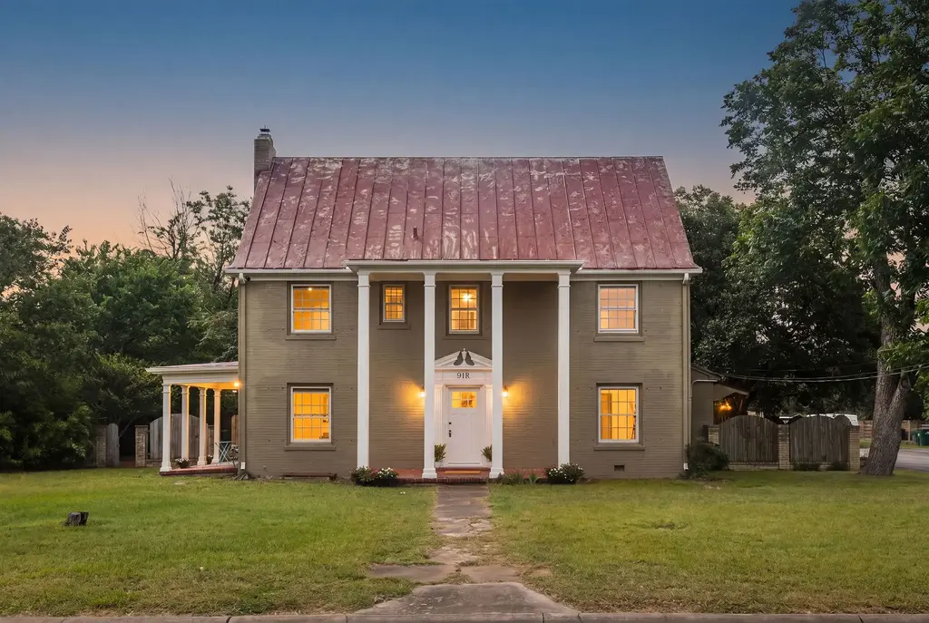 948 Maple Street, Lockhart