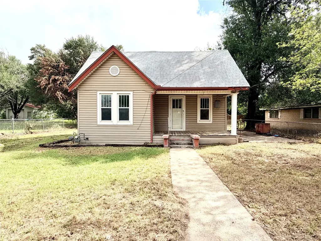 702 E 18th Street, Cameron