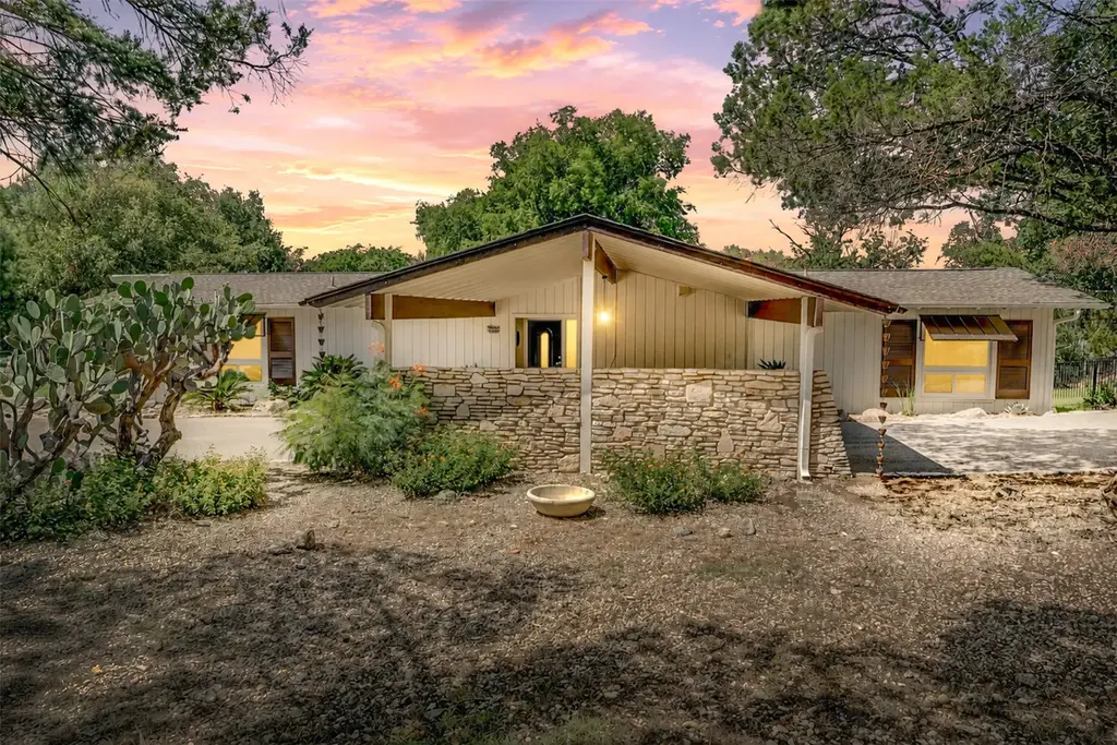 803 Mariner, Lakeway