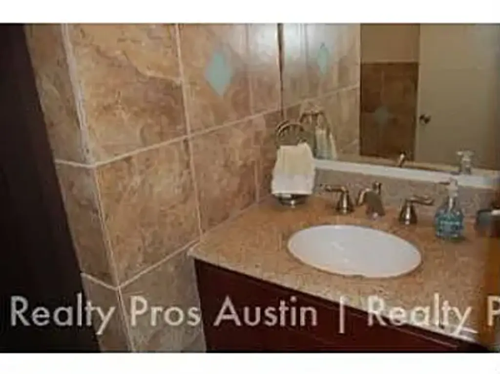 307 E 31st Street 101, Austin