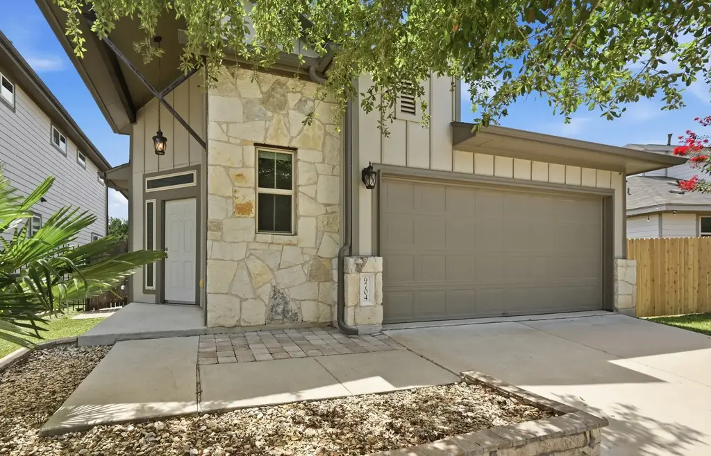 9704 Tall Tree Lane 131, Austin