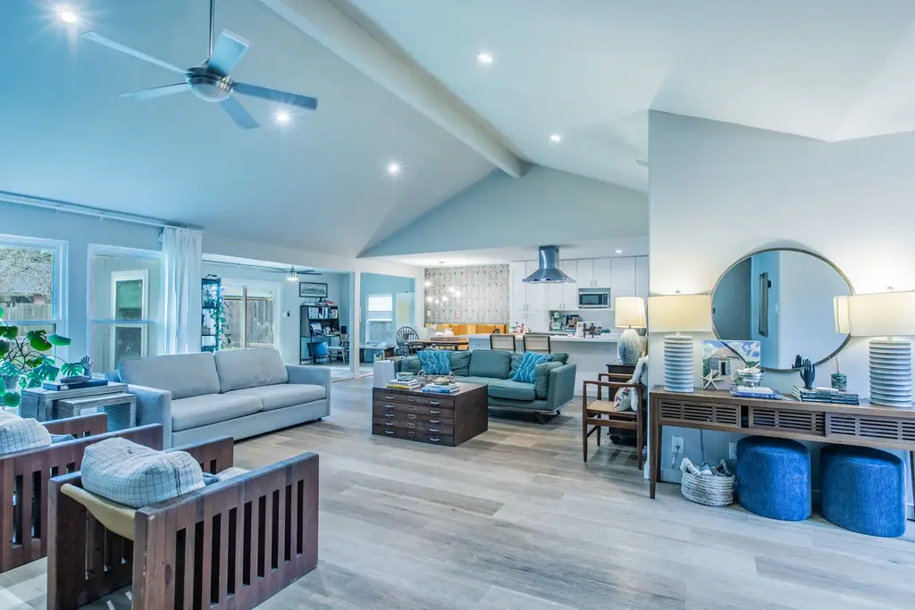 10243 Missel Thrush Drive, Austin