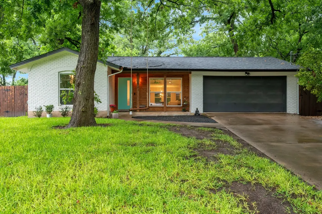 823 Walnut Creek Drive, Austin