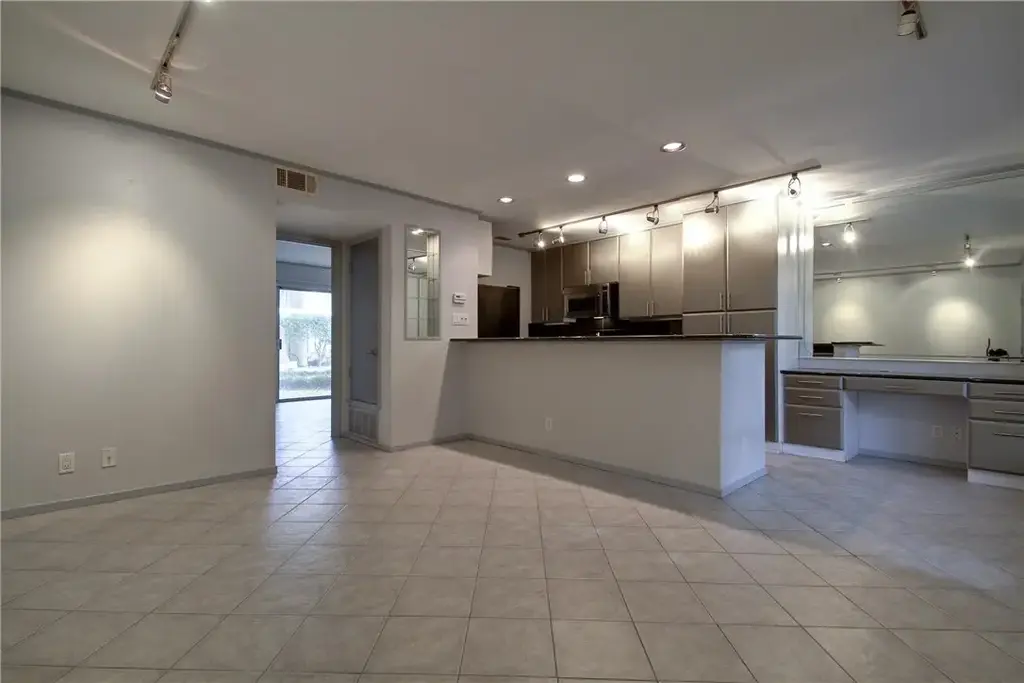 500 E Riverside Drive 136, Austin