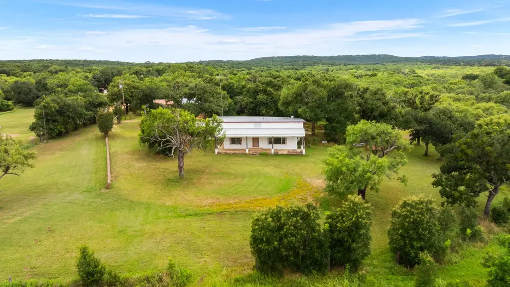 131 Blue Bird Lane, Tow