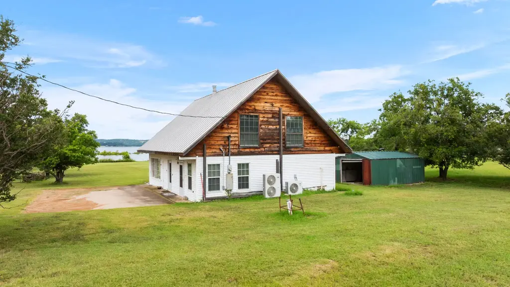 132 Blue Bird Lane, Tow