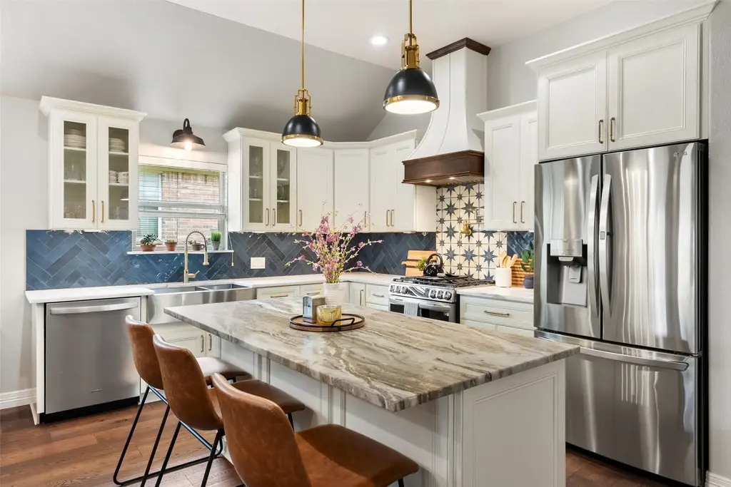 994 Hot Spring Valley, Buda