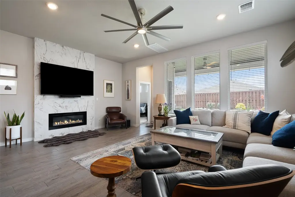 1112 Bluewood Bend, Leander