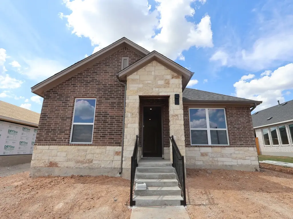 609 Clarissa Street, Buda