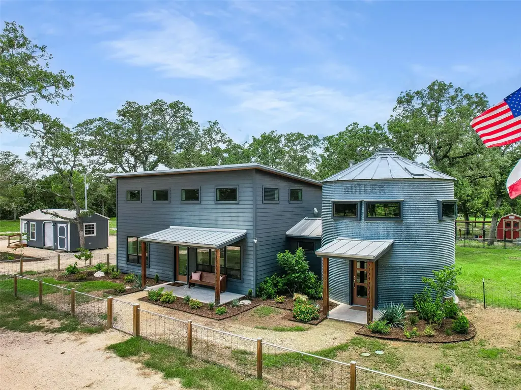 226 Stolle Lane, Flatonia