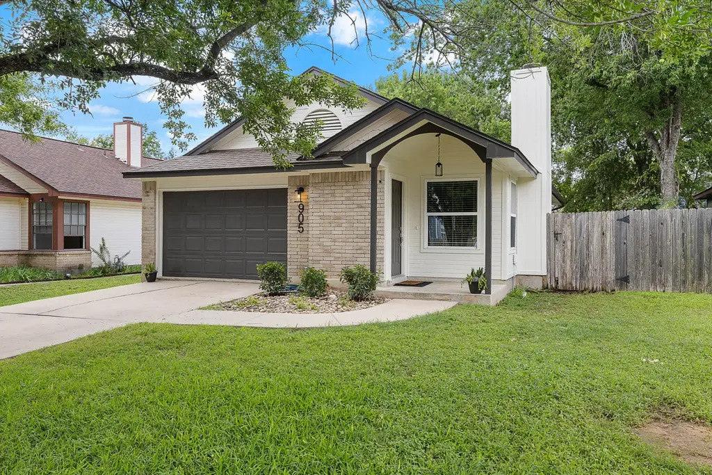 905 Greenbriar Loop, Round Rock