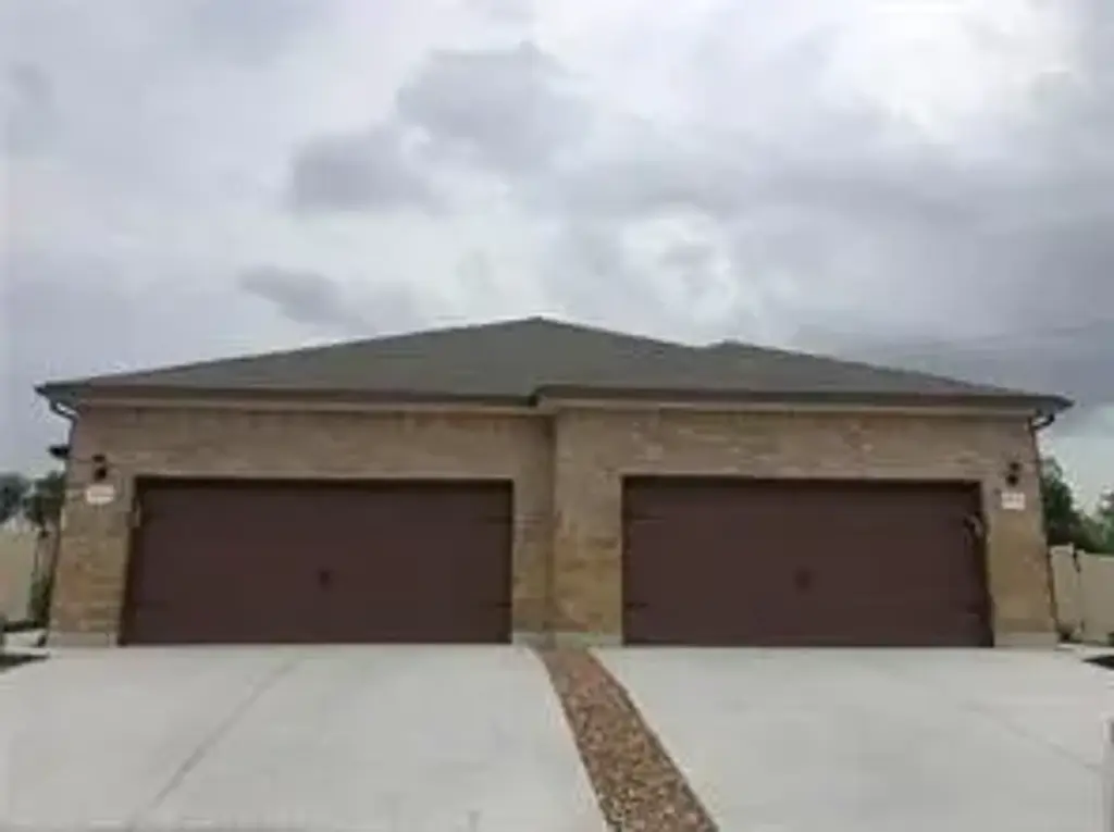 351 Joanne Loop A, Buda