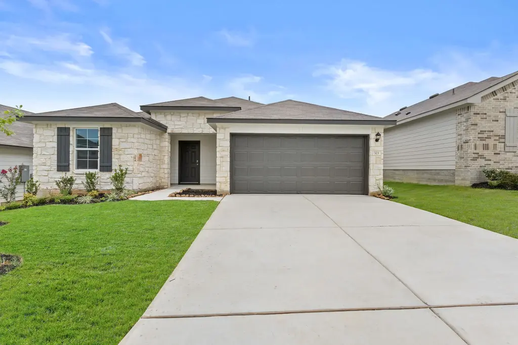 323 Boatman Cove, Seguin