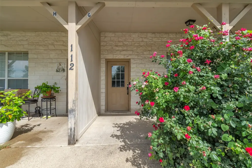 112 G Sandstone Drive G, Jarrell