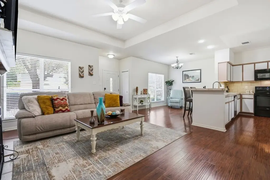 267 Mooring Circle, Lakeway