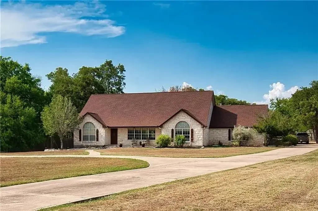 137 Wamel Way, Cedar Creek