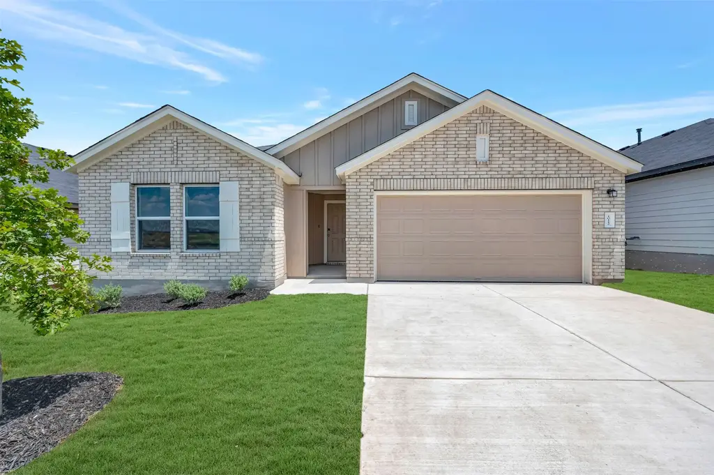 10112 Majestic Hawk Way, Buda
