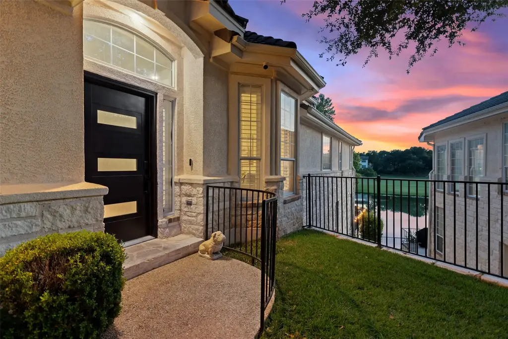 331 The Hills Drive 10, Austin