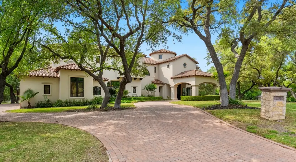 201 Costa Bella Drive, Austin
