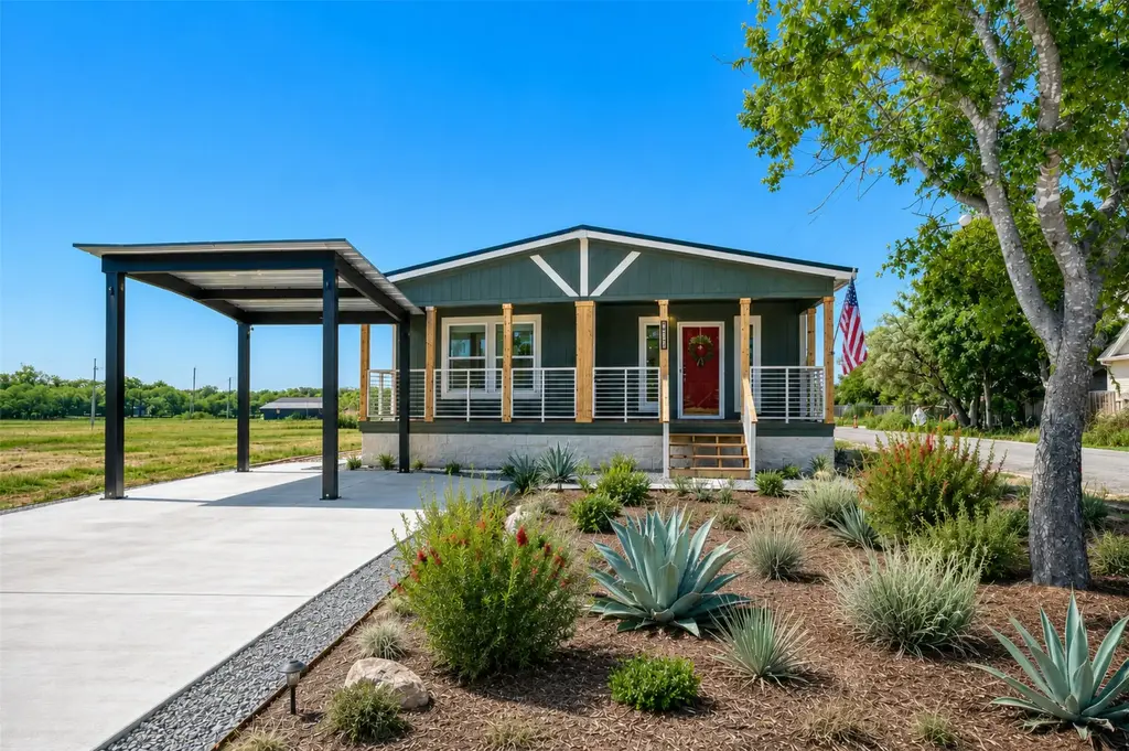 1200 E Green Street, Llano
