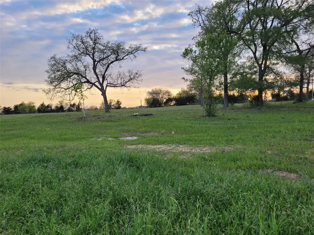 10557 Roy Road, Flatonia