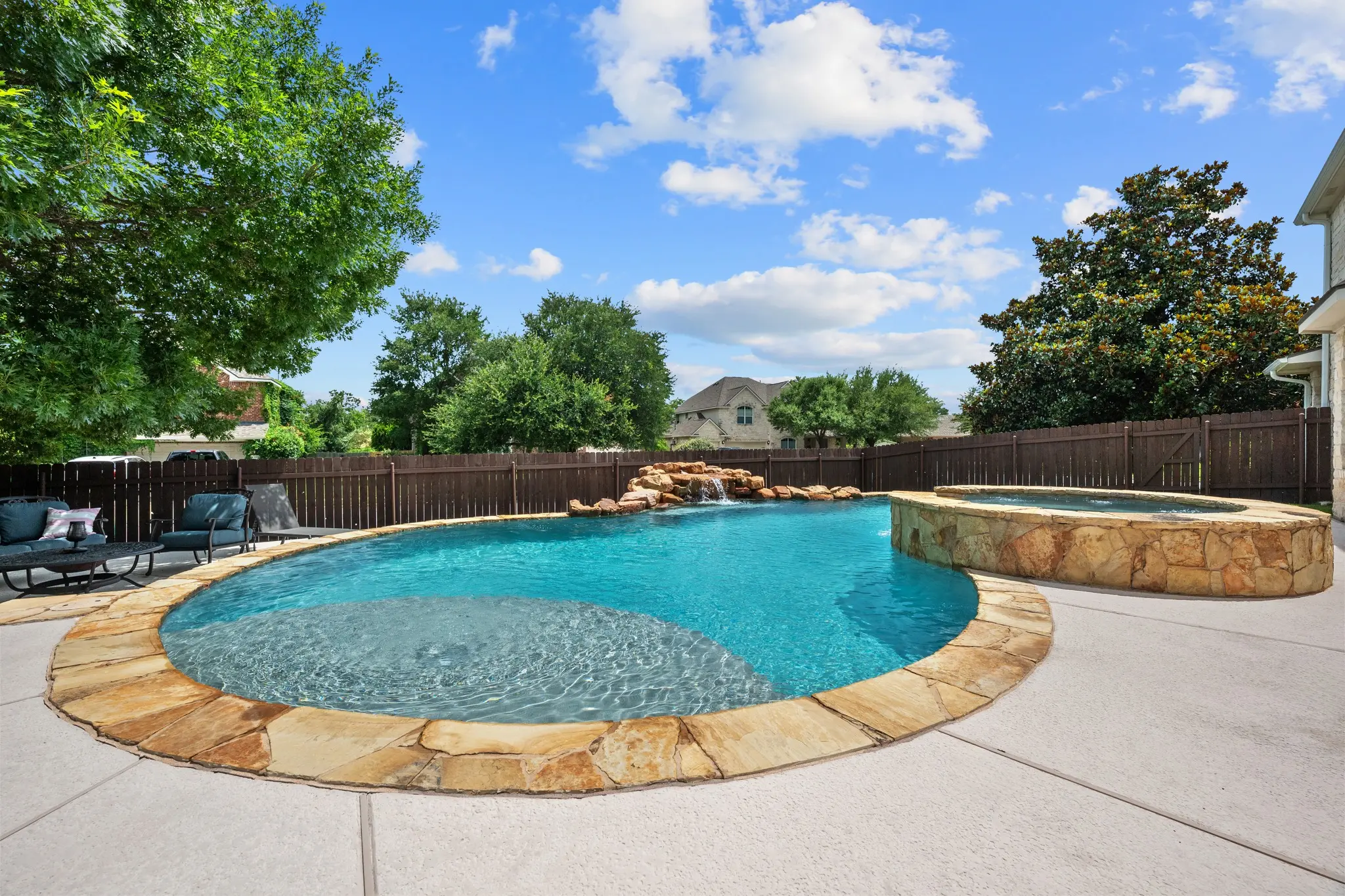 Photo of Listing #3844750