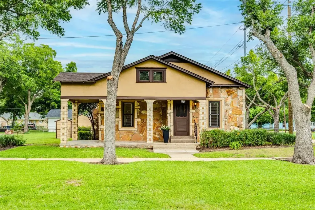 305 W Ash Street, Granger