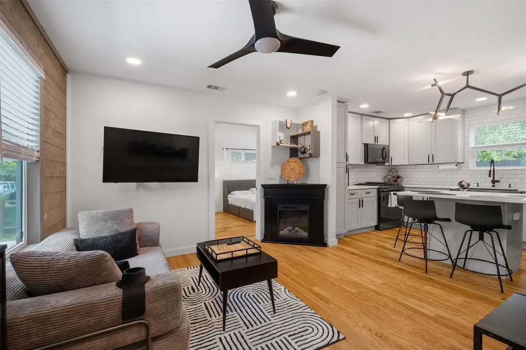 934 E 56th Street, Austin