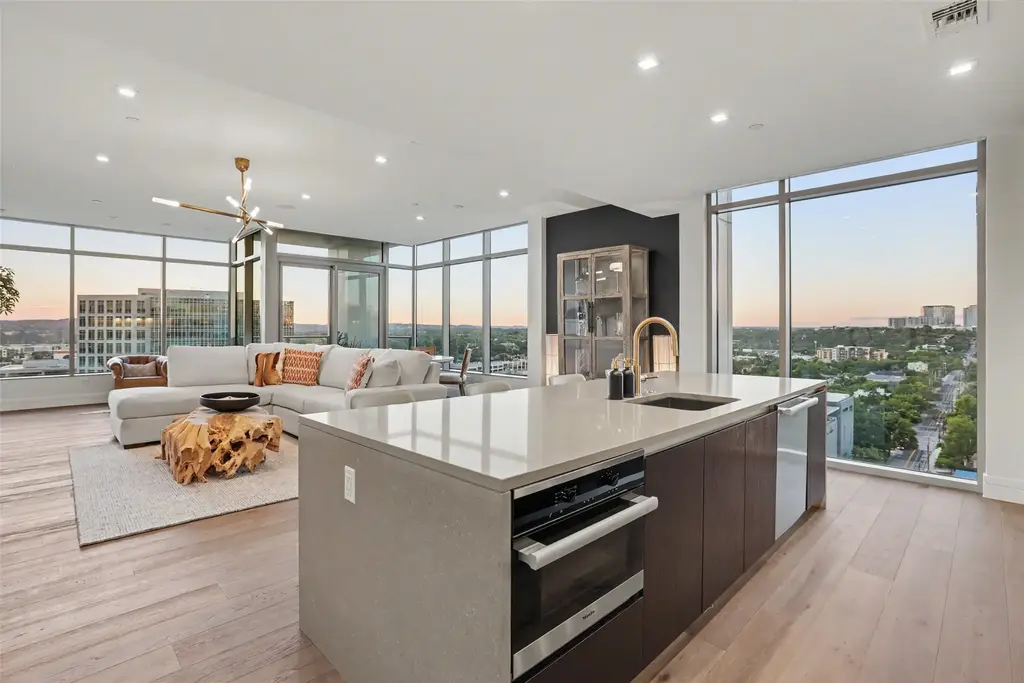 501 West Avenue 1604, Austin