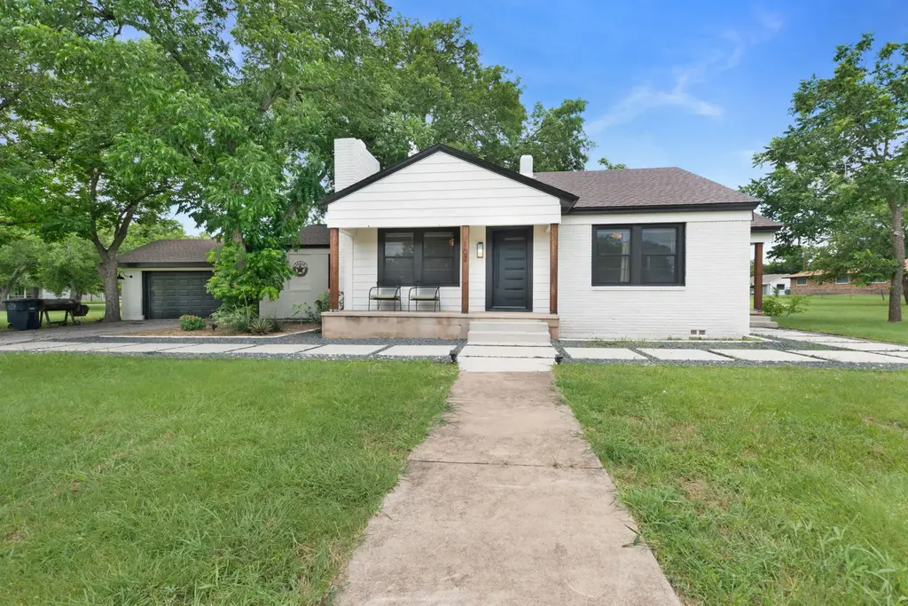 102 Elmo Street, Florence