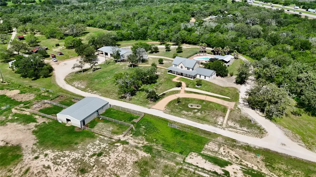 1175 Southern Way, Luling