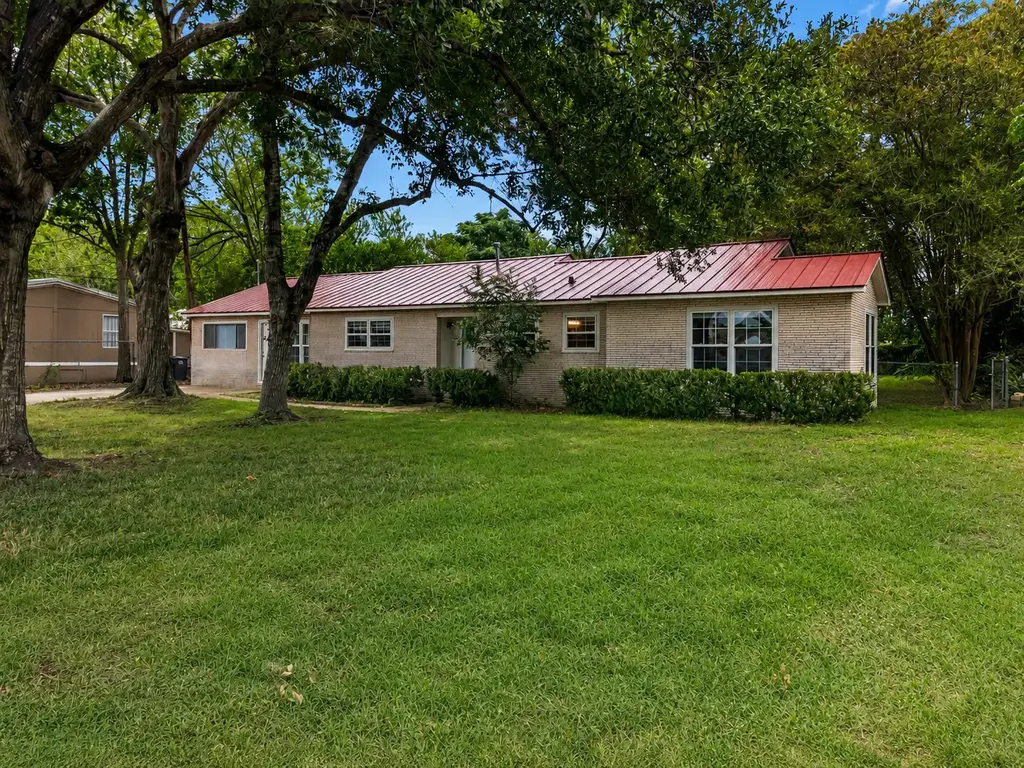 709 Ne Tiger Lane, Smithville