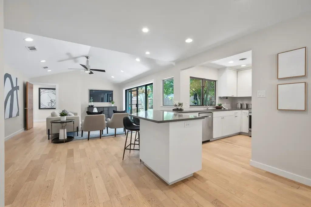 2611 East Side Drive, Austin