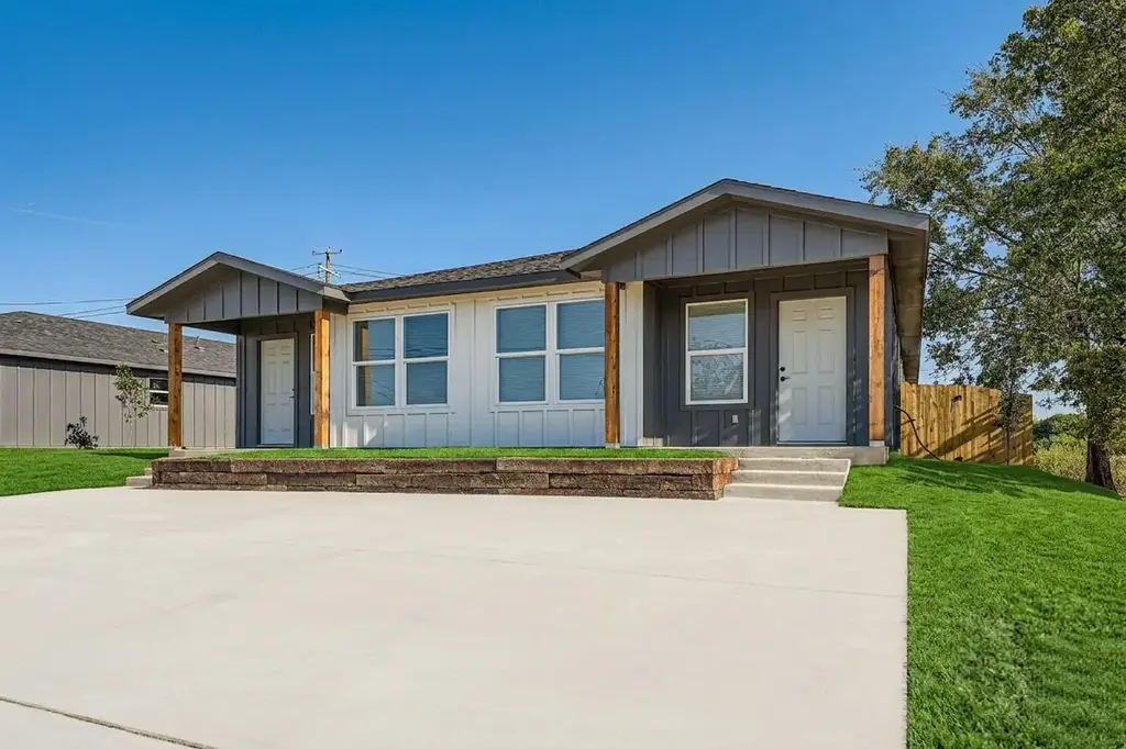 109 Fisher Street A & B, Elgin