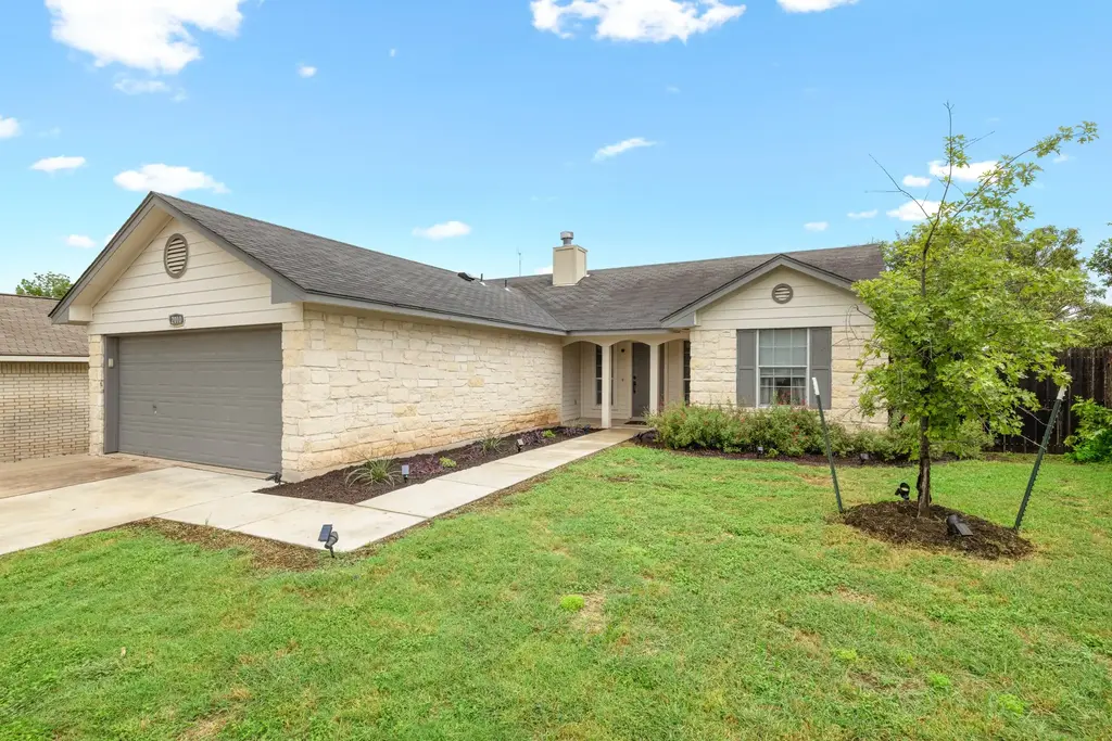 2010 Barnett Drive, Cedar Park