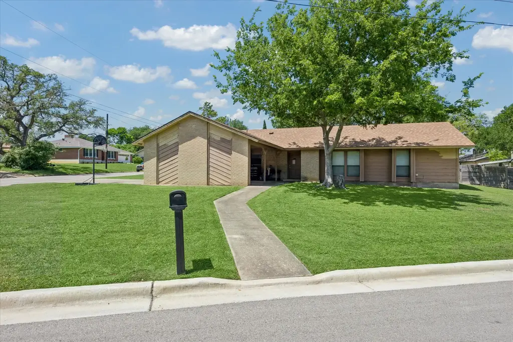 601 Meadowbrook Drive, Georgetown