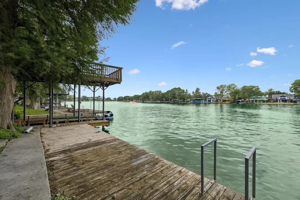1307 Terminal Loop Road, McQueeney