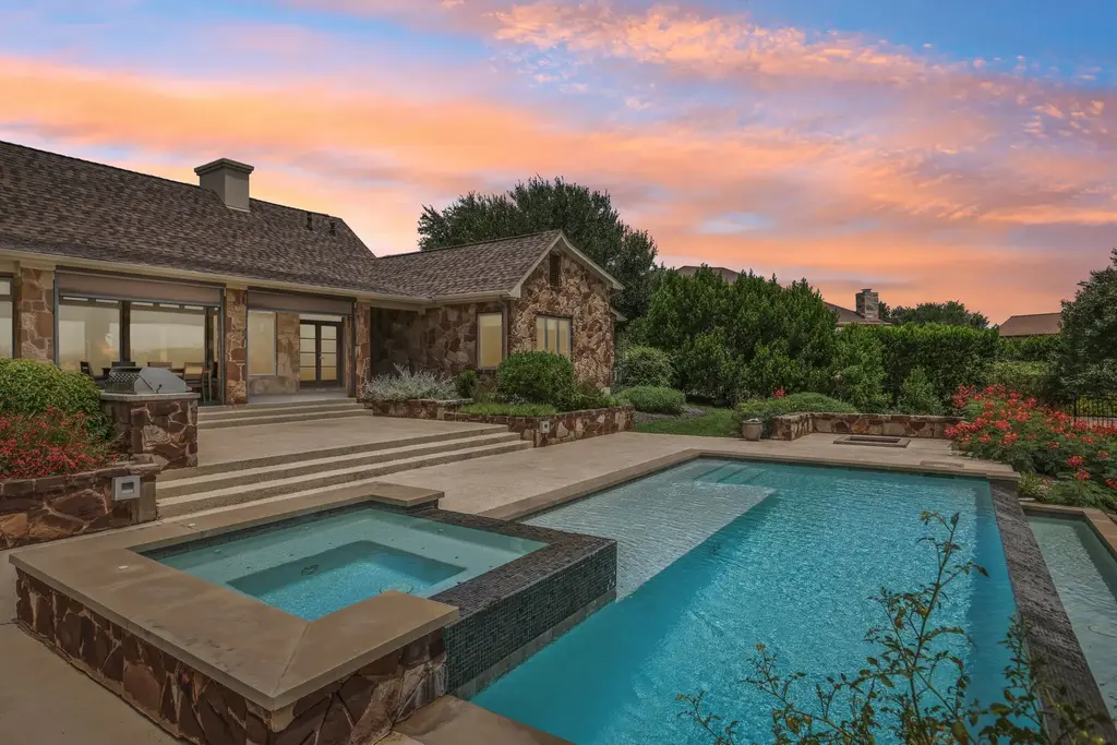 1528 El Cielo, Leander