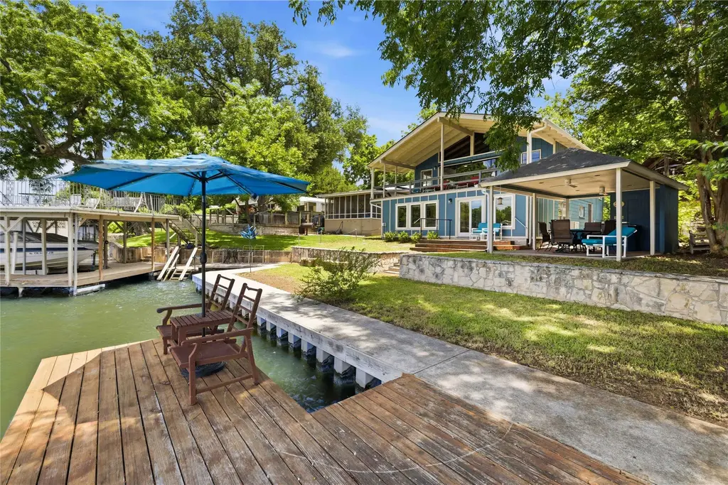 1308 Lakeside Drive, Burnet