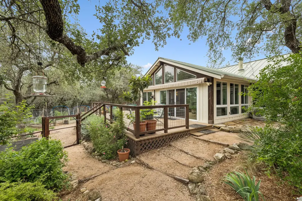 300 Bluff Road, Spicewood
