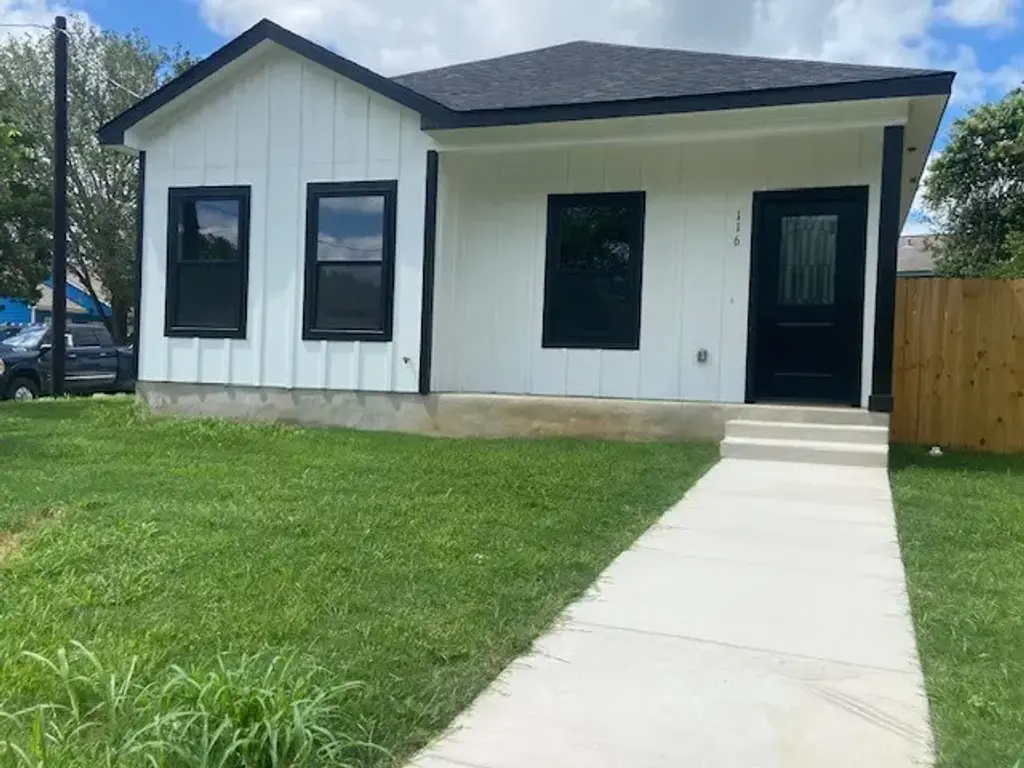 116 Field Street, Luling