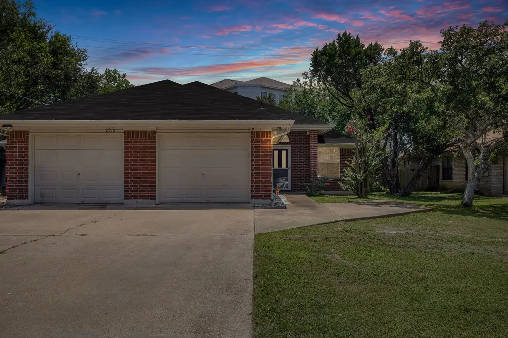 2910 Whisper Oaks Lane, Georgetown