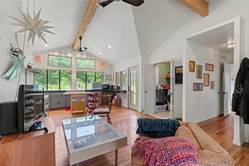 2400 Whirlaway Drive, Del Valle