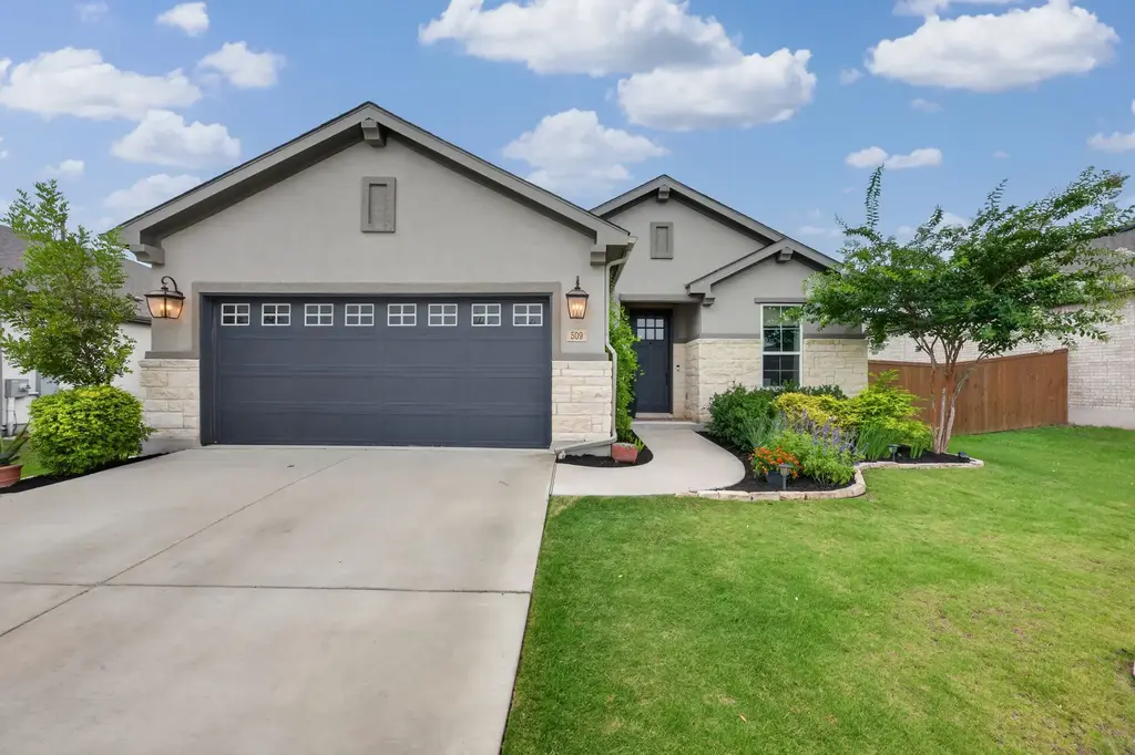 509 Climbing Rock Loop, Dripping Springs