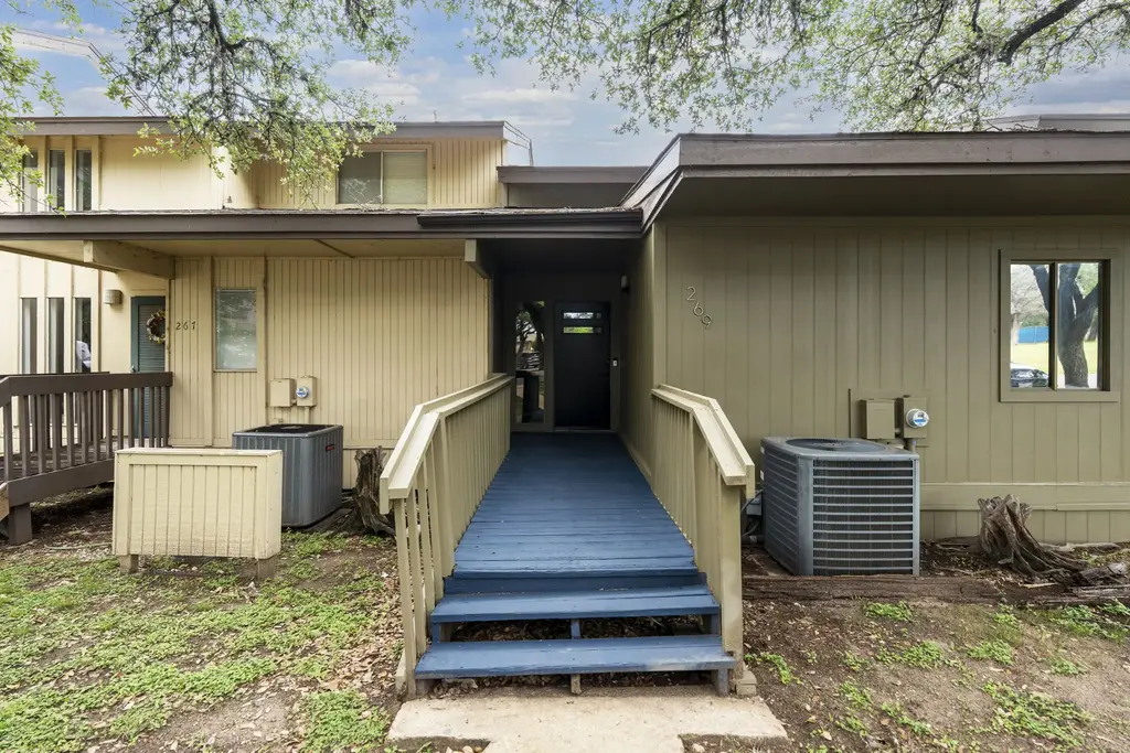 269 Venture Boulevard S, Point Venture