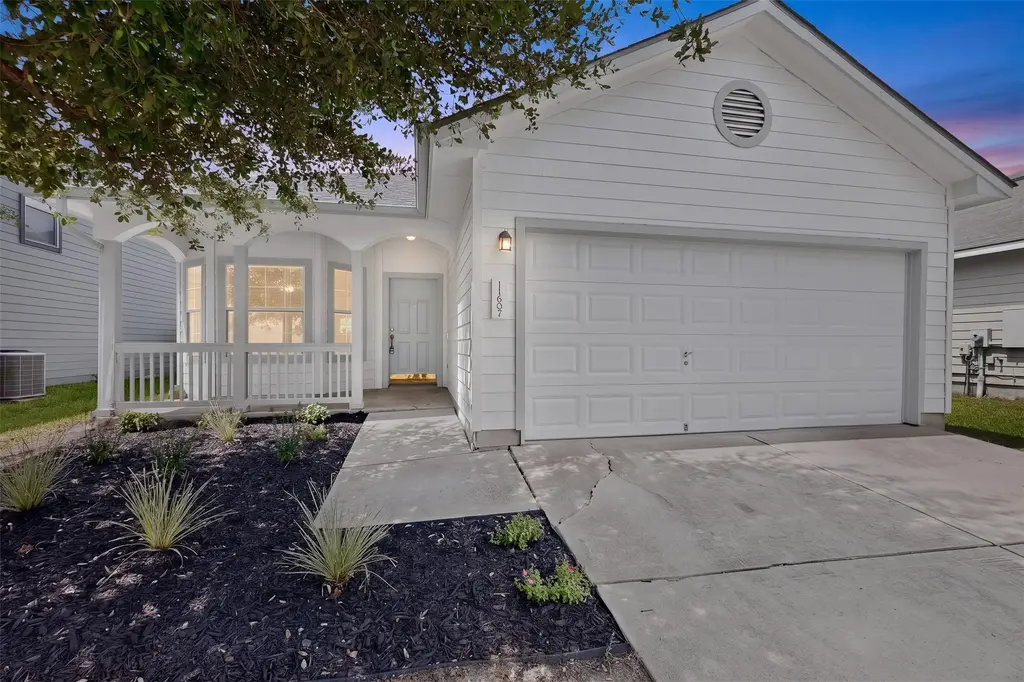 11607 Lapoynor Street, Manor
